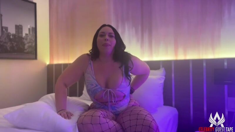 Zoe Reyes & Mandi