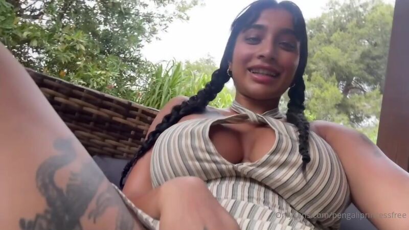 Yasmina Khan
